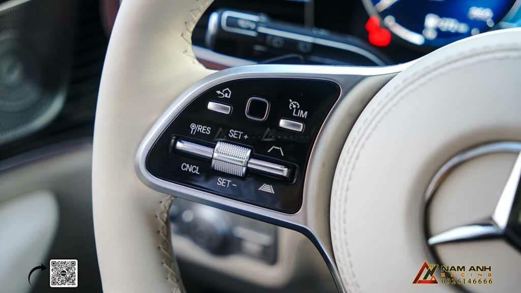 Cụm nút điều khiển trên vô lăng Mercedes-Benz GLS.