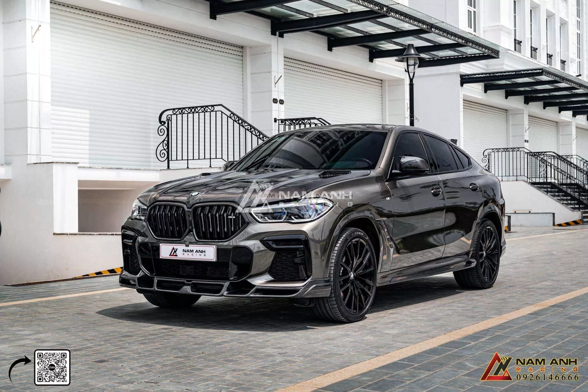 Tạo điểm nhấn nổi bật cho chiếc xe với phong cách thể thao và sang trọng