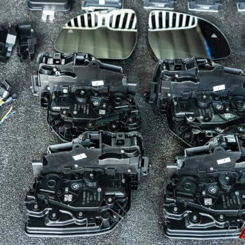 Hỗ Trợ Giữ Làn Đường Và Chuyển Làn Tự Động