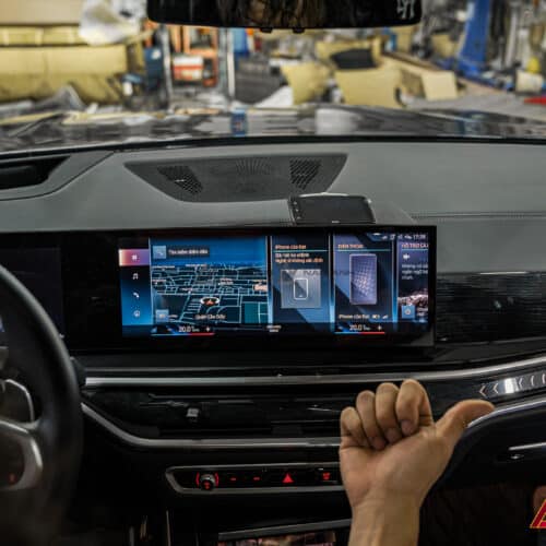 Tính năng điều khiển điều hòa, đèn chiếu sáng và các chức năng khác trong xe mà không cần chạm