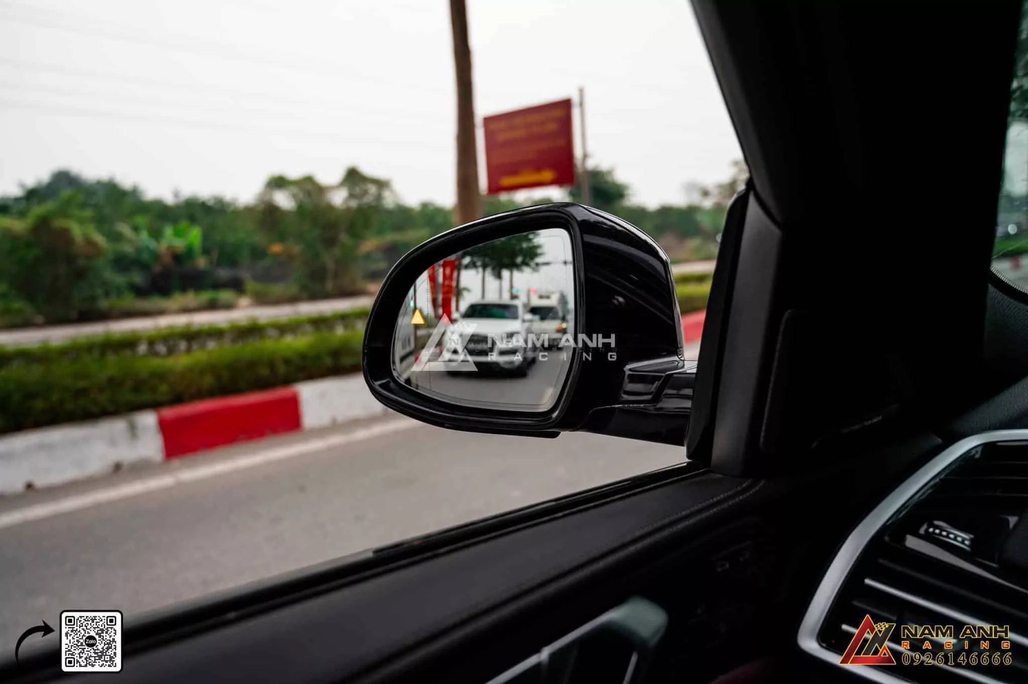 Hệ thống cảnh báo điểm mù tích hợp với các tính năng hỗ trợ lái khác