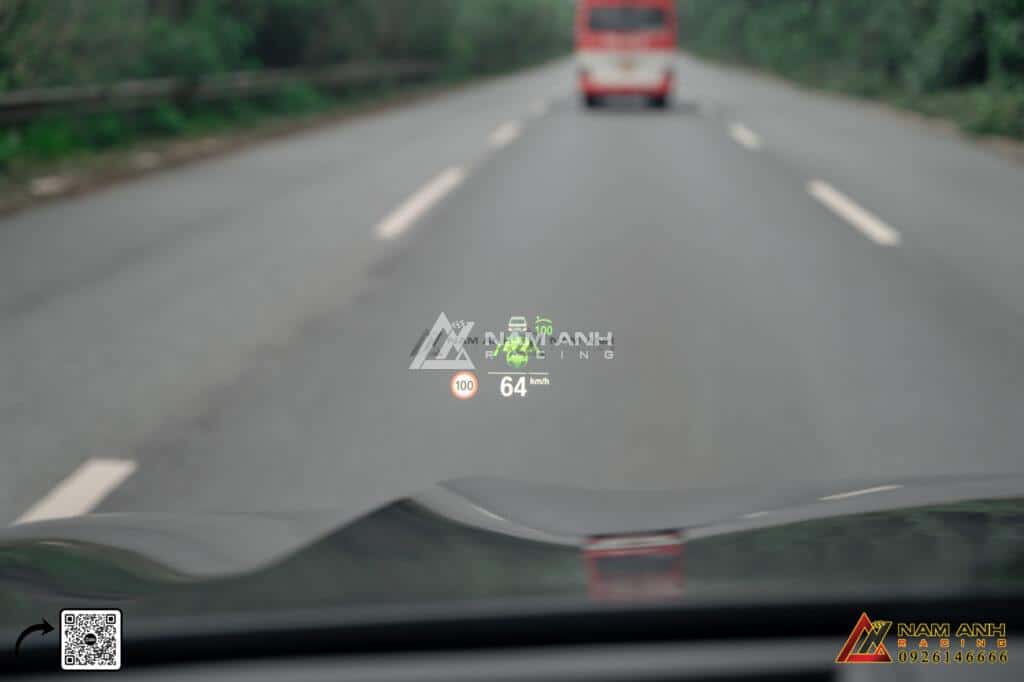 Điều khiển làn đường và kiểm soát khoảng cách