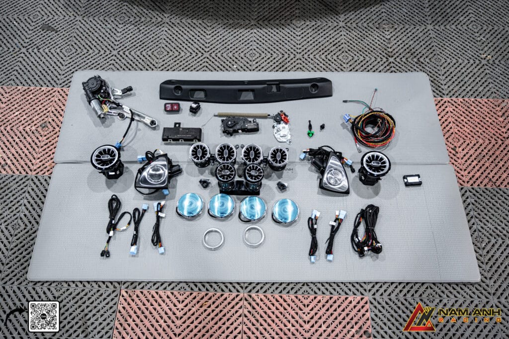 Giới Thiệu về Mercedes-Benz E180 nâng cấp hệ thống cốp điện, turbine led loa xoay, ốp loa LED