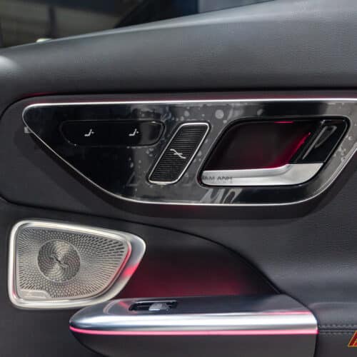 So Sánh Giữa Hệ Thống Loa Tiêu Chuẩn Và Loa Burmester 3D