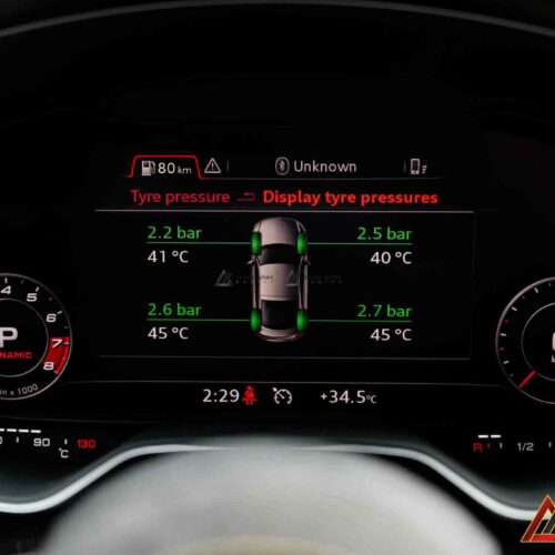 Màn hình LED rõ nét, cho phép theo dõi tức thì 4 lốp trong mọi điều kiện ánh sáng.