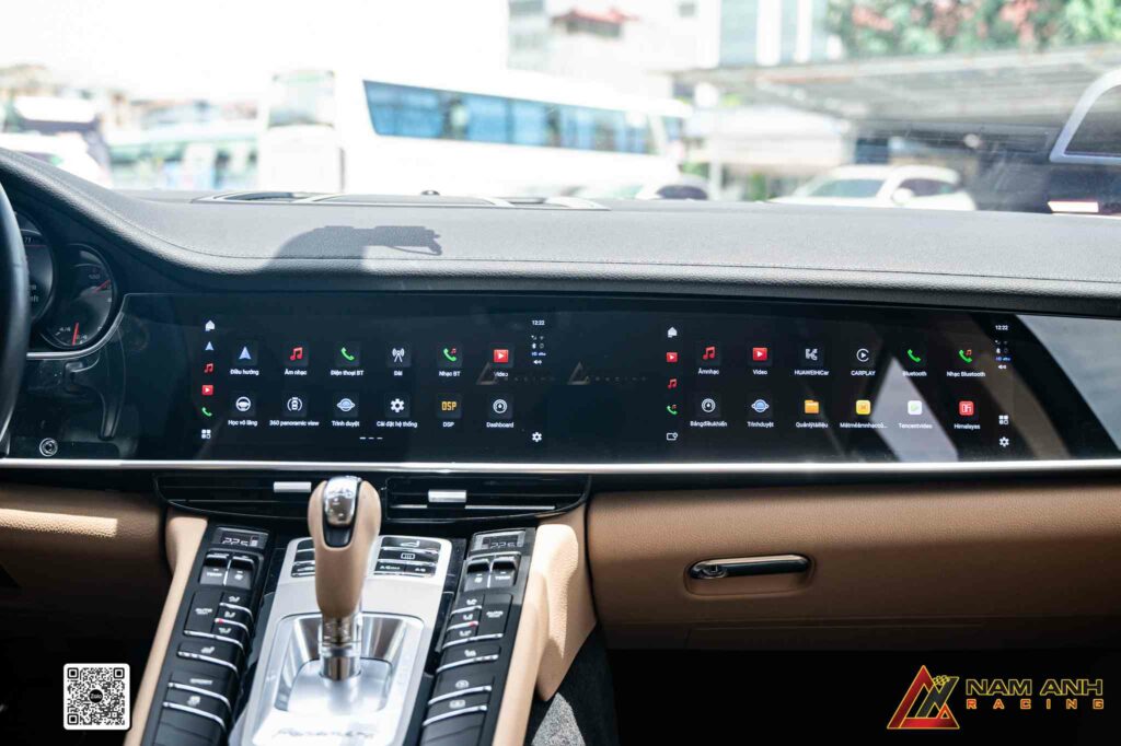 Màn hình cảm ứng đôi – Trung tâm điều khiển thông minh, đậm chất công nghệ trong khoang lái Panamera 970.