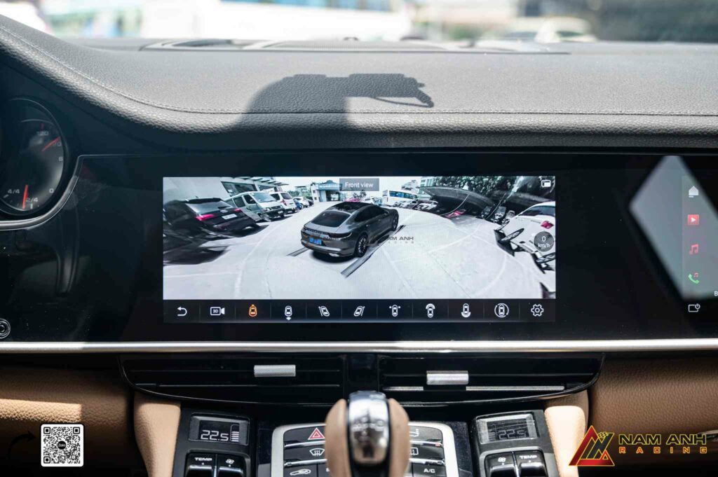 Màn hình trung tâm hiển thị sắc nét, hỗ trợ đa định dạng âm thanh và hình ảnh