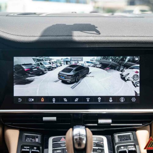 Màn hình trung tâm hiển thị sắc nét, hỗ trợ đa định dạng âm thanh và hình ảnh