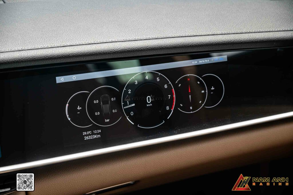 Thi công màn hình đôi Porsche Panamera không chế cháo