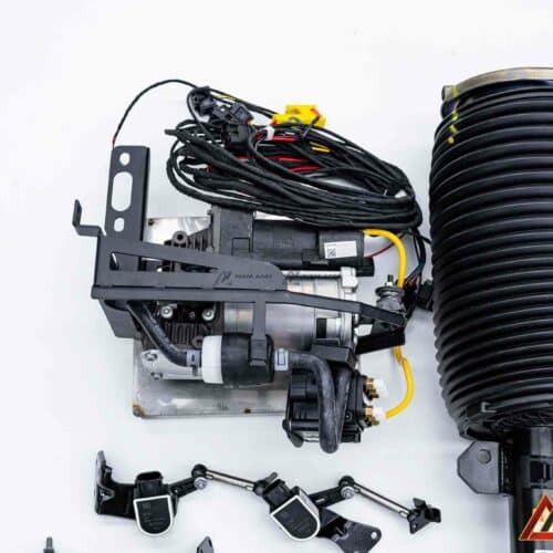 Đội ngũ kỹ thuật lắp đặt phuộc AIRMATIC cho Mercedes-Benz V-Class