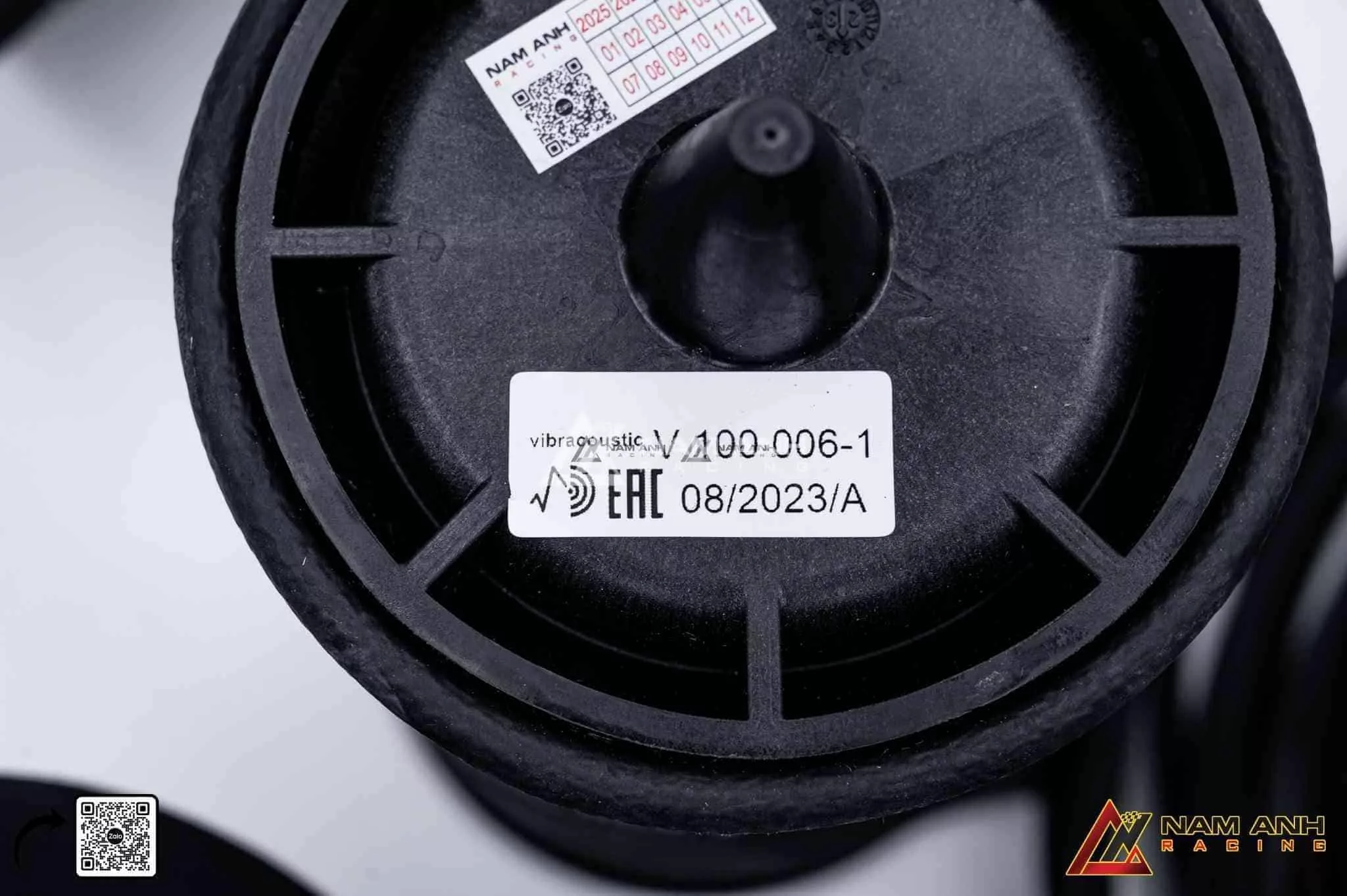 Phuộc AIRMATIC giúp xe Mercedes-Benz V-Class vận hành ổn định trên địa hình phức tạp