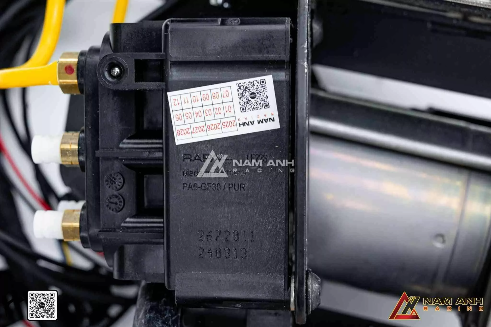 Cận cảnh phuộc AIRMATIC dành cho Mercedes-Benz V-Class