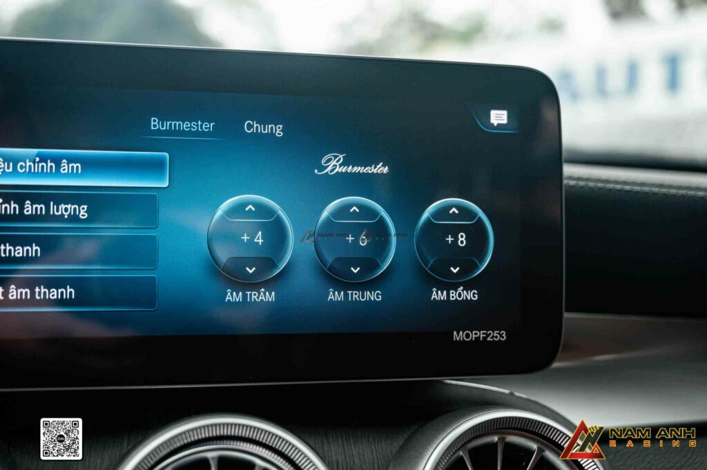 Hệ thống 13 loa bố trí tối ưu – mang cả rạp hát vào bên trong GLC 300 Coupe.