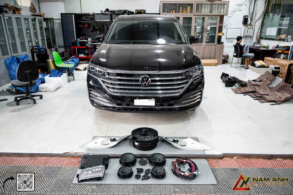 Mỗi chi tiết nội thất đều được Nam Anh Racing thi công với độ hoàn thiện cao, hài hòa với thiết kế tổng thể của xe.