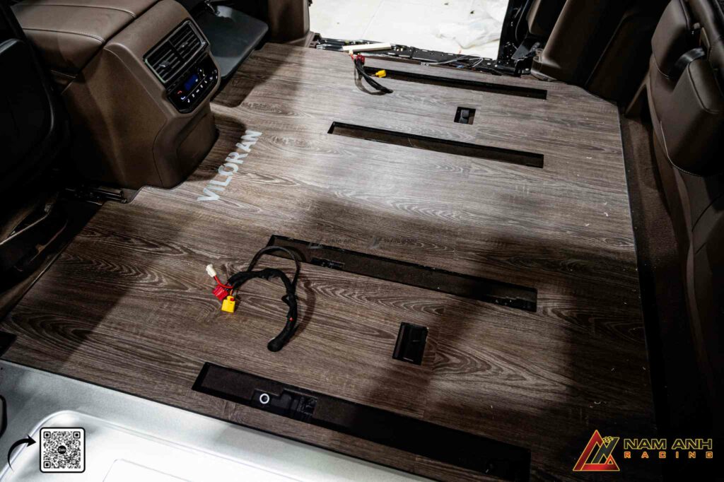 Khả năng cách âm của sàn gỗ giúp cabin trở nên yên tĩnh và thư thái như đang ngồi trong lounge cao cấp.