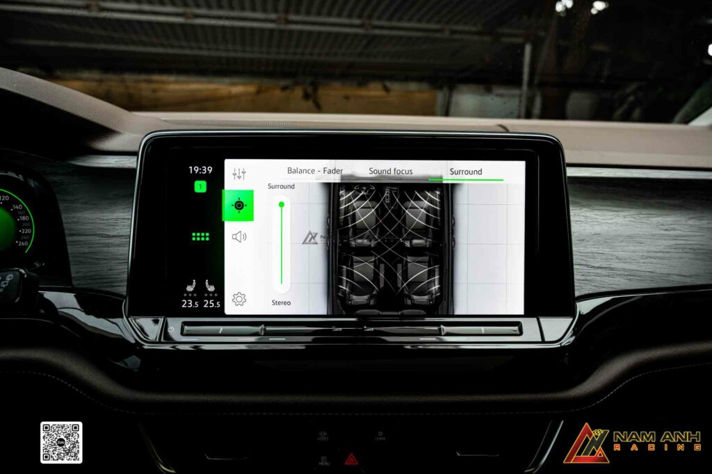 Các nút bấm bố trí thông minh, dễ thao tác kể cả trong điều kiện thiếu sáng.