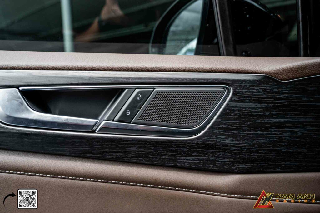 Âm thanh sắc nét, chân thực giúp các cuộc gọi hội nghị trong xe rõ ràng và chuyên nghiệp hơn.