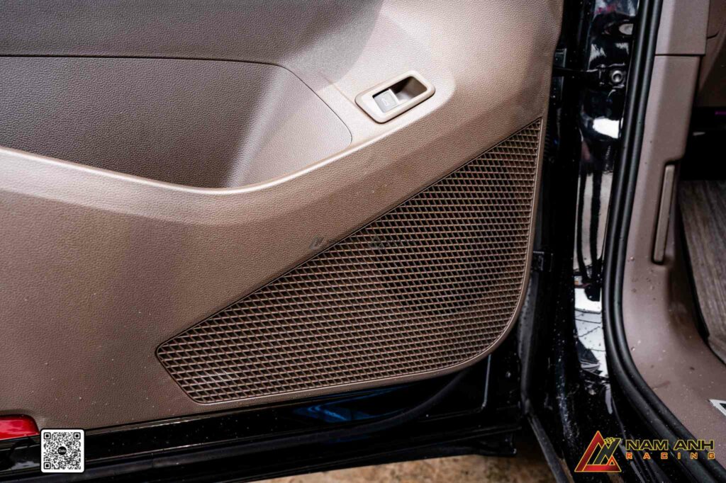 Nâng cấp âm thanh không chỉ để giải trí mà còn biến Viloran thành văn phòng di động tiện nghi.