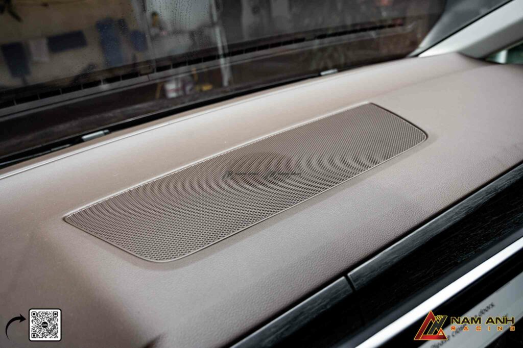 Âm thanh sắc nét, chân thực giúp các cuộc gọi hội nghị trong xe rõ ràng và chuyên nghiệp hơn.