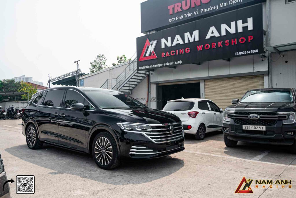 Nam Anh Racing mang đến khoang nội thất chuẩn phong cách châu Âu, kết hợp hài hòa giữa chất liệu cao cấp và kỹ thuật lắp đặt chuẩn xác