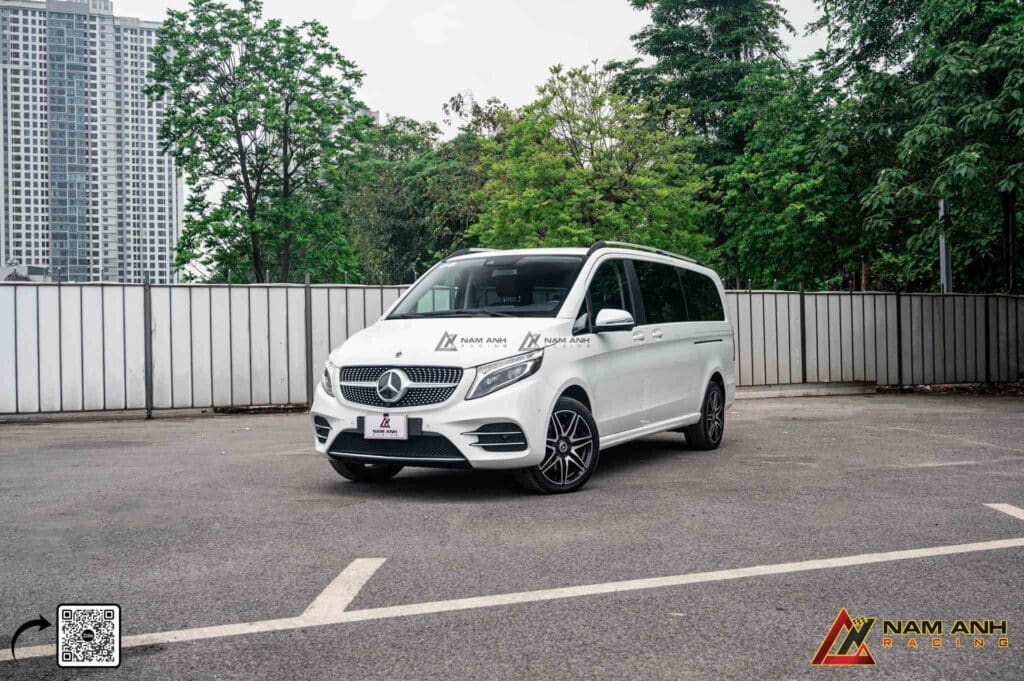 Việc thiếu chế độ nâng hạ gầm khiến V-Class gặp nhiều bất tiện khi vào garage thấp, hầm xe hoặc khu vực ngập nước.