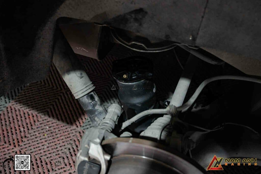 Nâng cấp hệ thống treo V-Class bằng phuộc hơi

