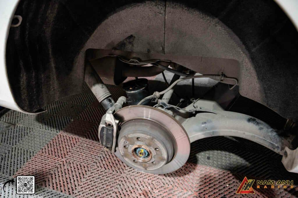 V-Class lắp phuộc hơi di chuyển êm ái hơn

