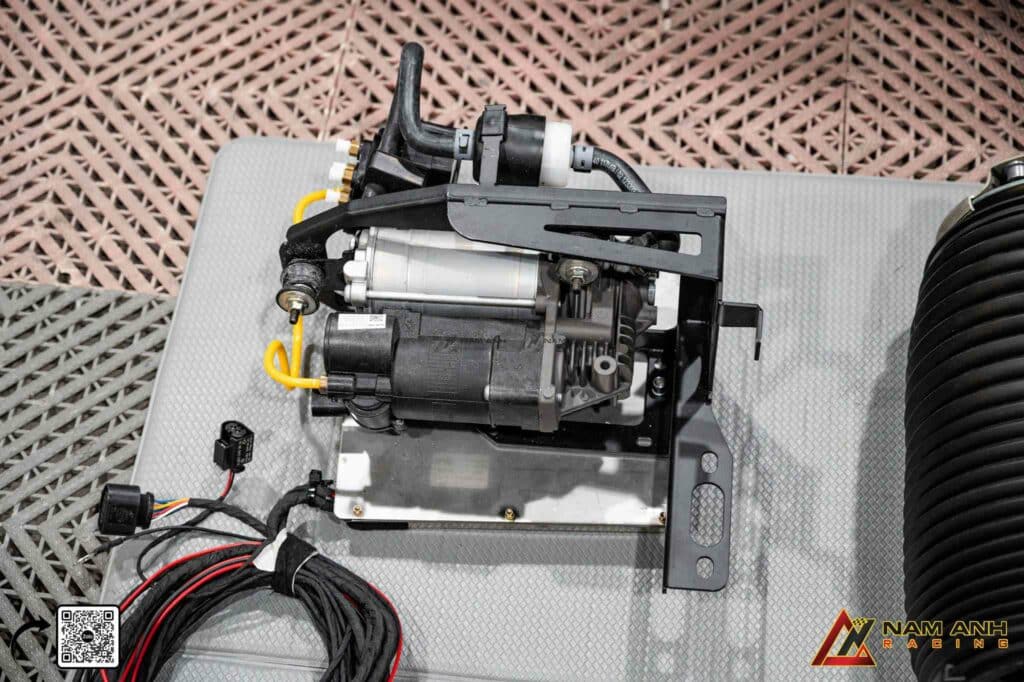 V-Class test nâng hạ sau khi nâng cấp phuộc hơi

