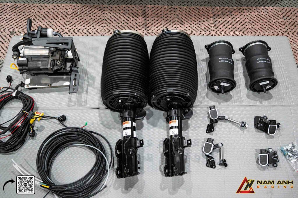 Xe demo V-Class với hệ thống phuộc hơi hoàn chỉnh

