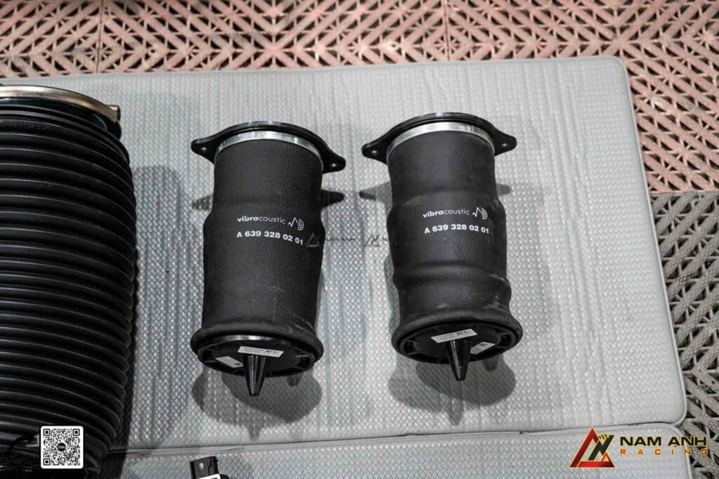 Điều chỉnh độ cao gầm xe V-Class bằng nút bấm

