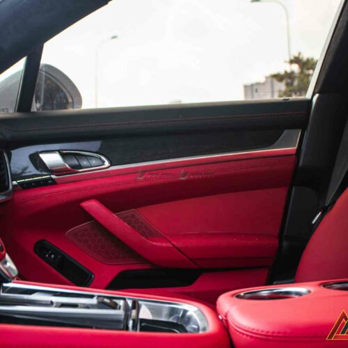 Bề mặt da chống nhăn, chống bạc màu – giữ nét mới qua năm tháng.