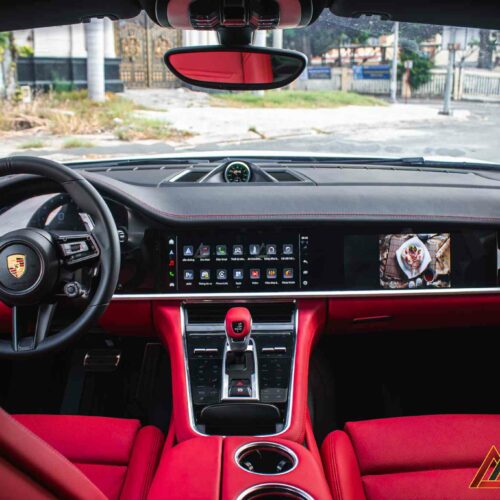 Khoang lái Panamera facelift 2018 – đậm chất hiện đại, chuẩn mực sang trọng.