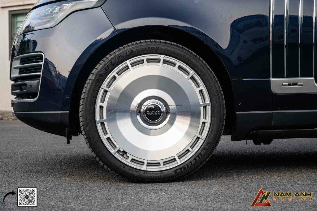 Thiết kế đa chấu bản lớn tạo nên thần thái cơ bắp, mạnh mẽ và đầy cuốn hút