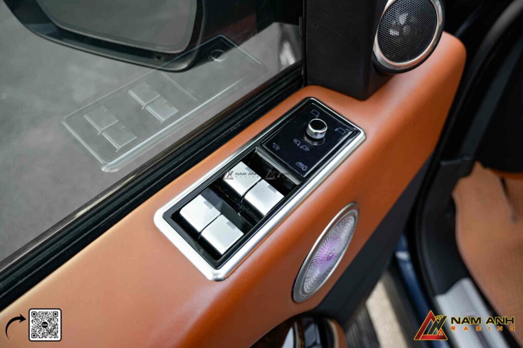 Thiết kế mới kết hợp cùng chất liệu cao cấp giúp khoang lái thêm phần sang trọng và tinh tế

