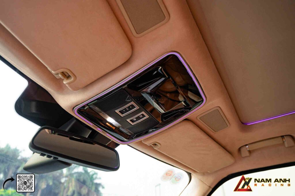 Bố cục nút điều khiển được tối ưu theo phong cách xe đời mới, vừa thẩm mỹ vừa tiện dụng