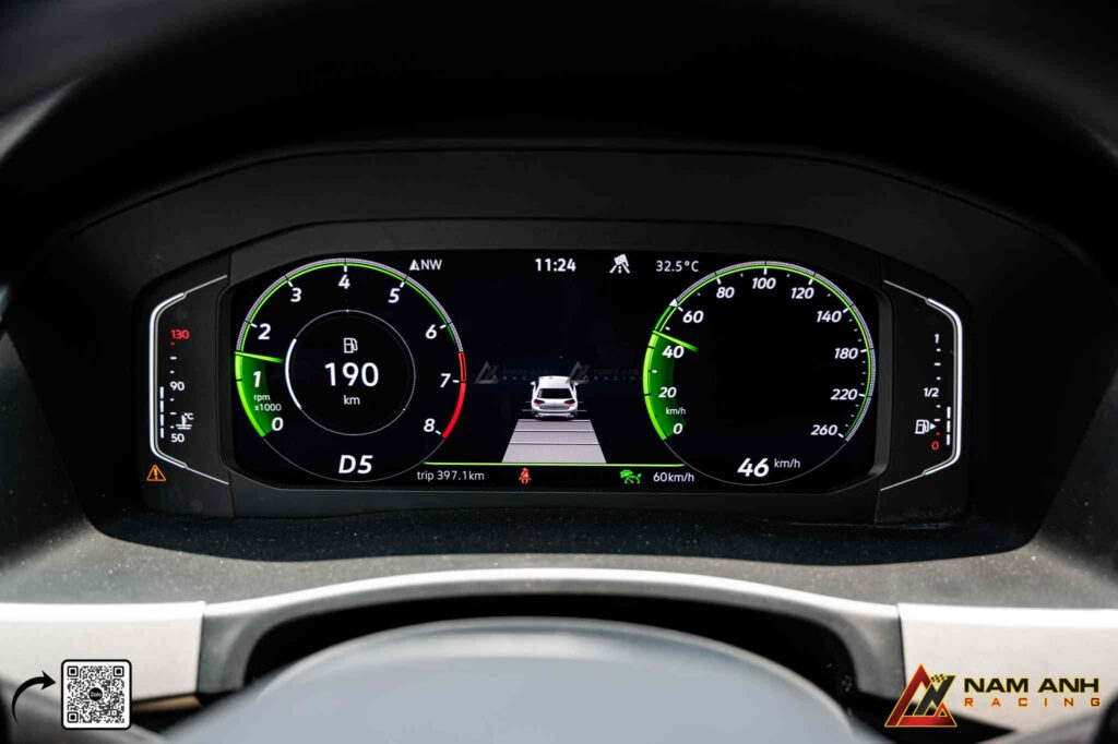 Cảm biến mặt đường hoạt động liên tục, tự tính toán để điều chỉnh lực giảm xóc, giữ xe luôn cân bằng và an toàn.