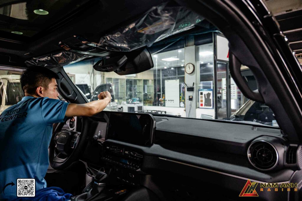 Kính 3M lá chắn nhiệt hiệu quả, giữ khoang xe mát mẻ giữa trời nắng gắt.