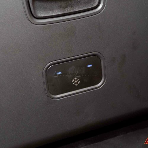 Thi công tủ lạnh giữa hai ghế sau S-Class W223 sang trọng