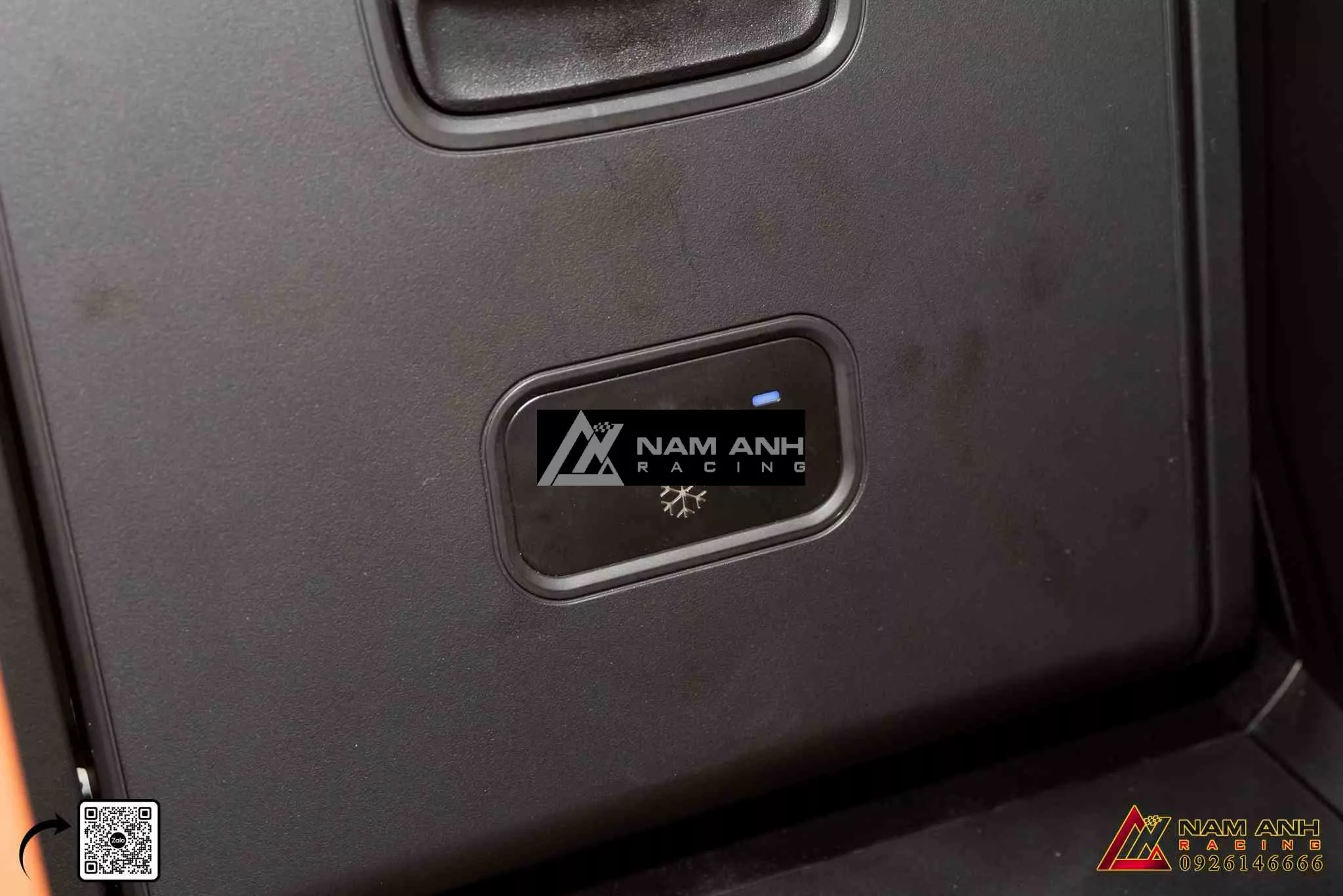 Thi công tủ lạnh giữa hai ghế sau S-Class W223 sang trọng