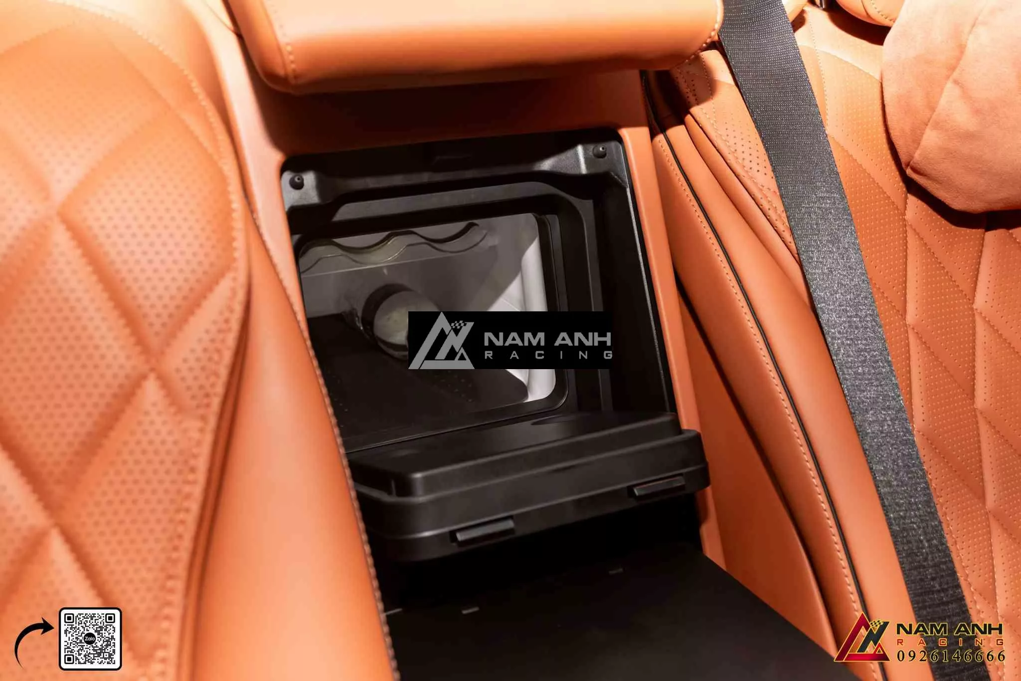 Ghế thương gia W223 trang bị tủ lạnh tiện nghi