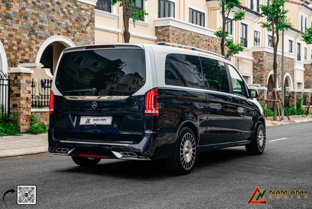 Cản trước Maybach – đường nét mềm mại, mở rộng chiều ngang xe rõ rệt.