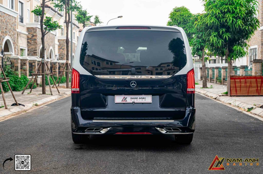 Form cản sau mở rộng – cân đối tổng thể, liền lạc từ đầu đến đuôi.