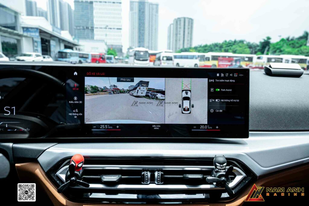 Màn hình trung tâm trở thành “mắt quan sát” toàn cảnh – xử lý tình huống chính xác hơn.

