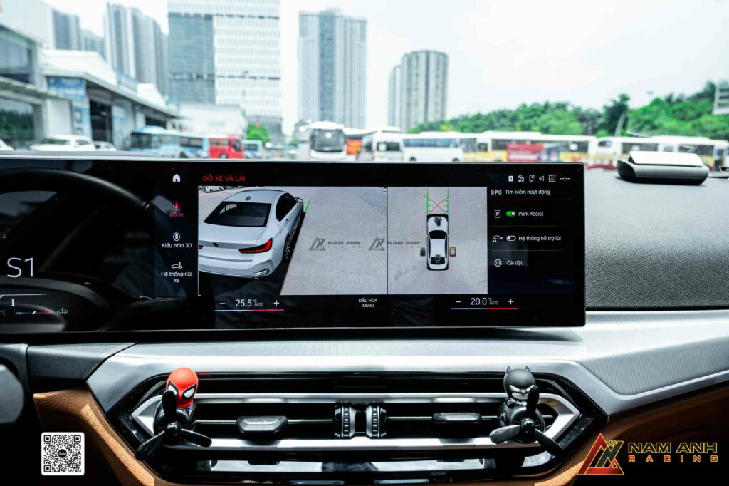 Camera bật khi di chuyển chậm – hỗ trợ căn chỉnh xe trong không gian hẹp.

