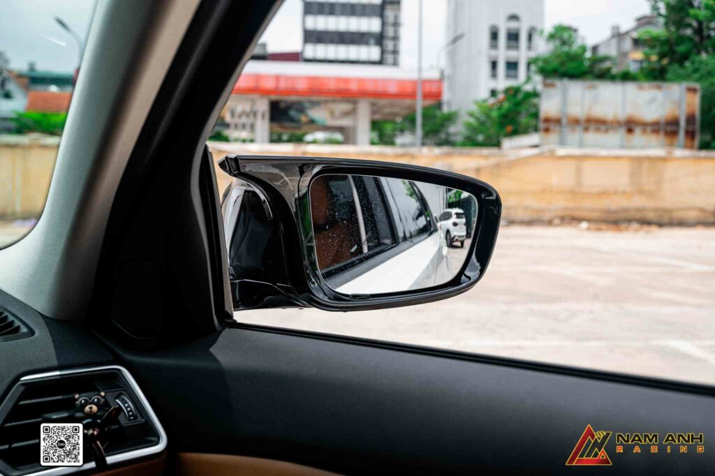 Camera 360 hiển thị rõ các vùng khuất như gầm xe, hông và đuôi – giảm thiểu rủi ro va chạm.

