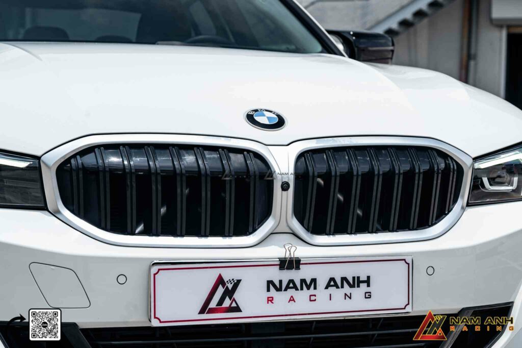 Camera 360 hỗ trợ thao tác lùi xe, đỗ xe dễ dàng ngay cả trong điều kiện thiếu sáng.

