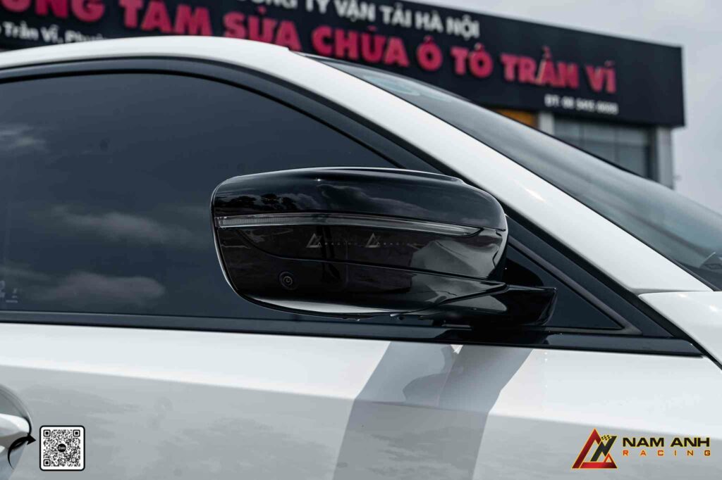 Camera 360 BMW 320i Sport Line giải pháp tối ưu khi di chuyển trong khu vực đông đúc, ngõ nhỏ hoặc bãi đỗ chật.

