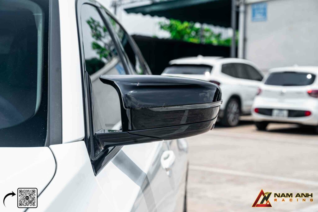 Tổ hợp nhiều mắt camera bố trí quanh xe – hiển thị toàn cảnh theo thời gian thực.

