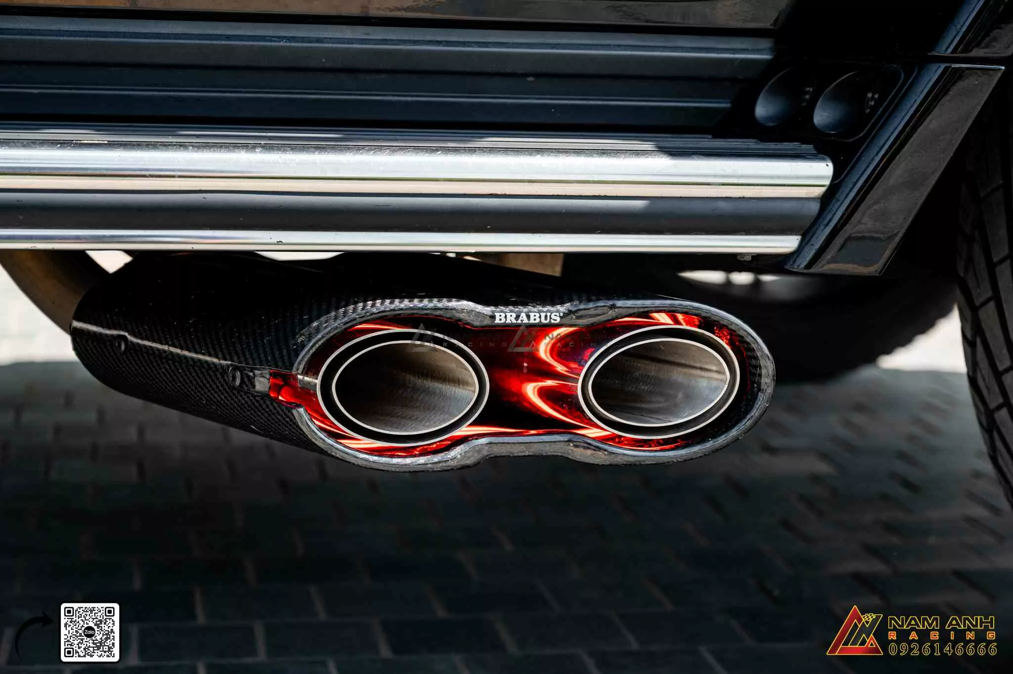 Hệ thống pô LED Brabus nổi bật trên G-Class