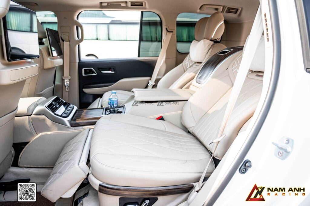 Lưng ghế có độ cong chuẩn ergonomic – không ép cột sống, ngồi lâu vẫn thoải mái.